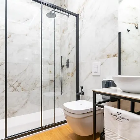 Flag Design מלון