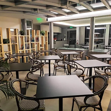 Flag Design מלון